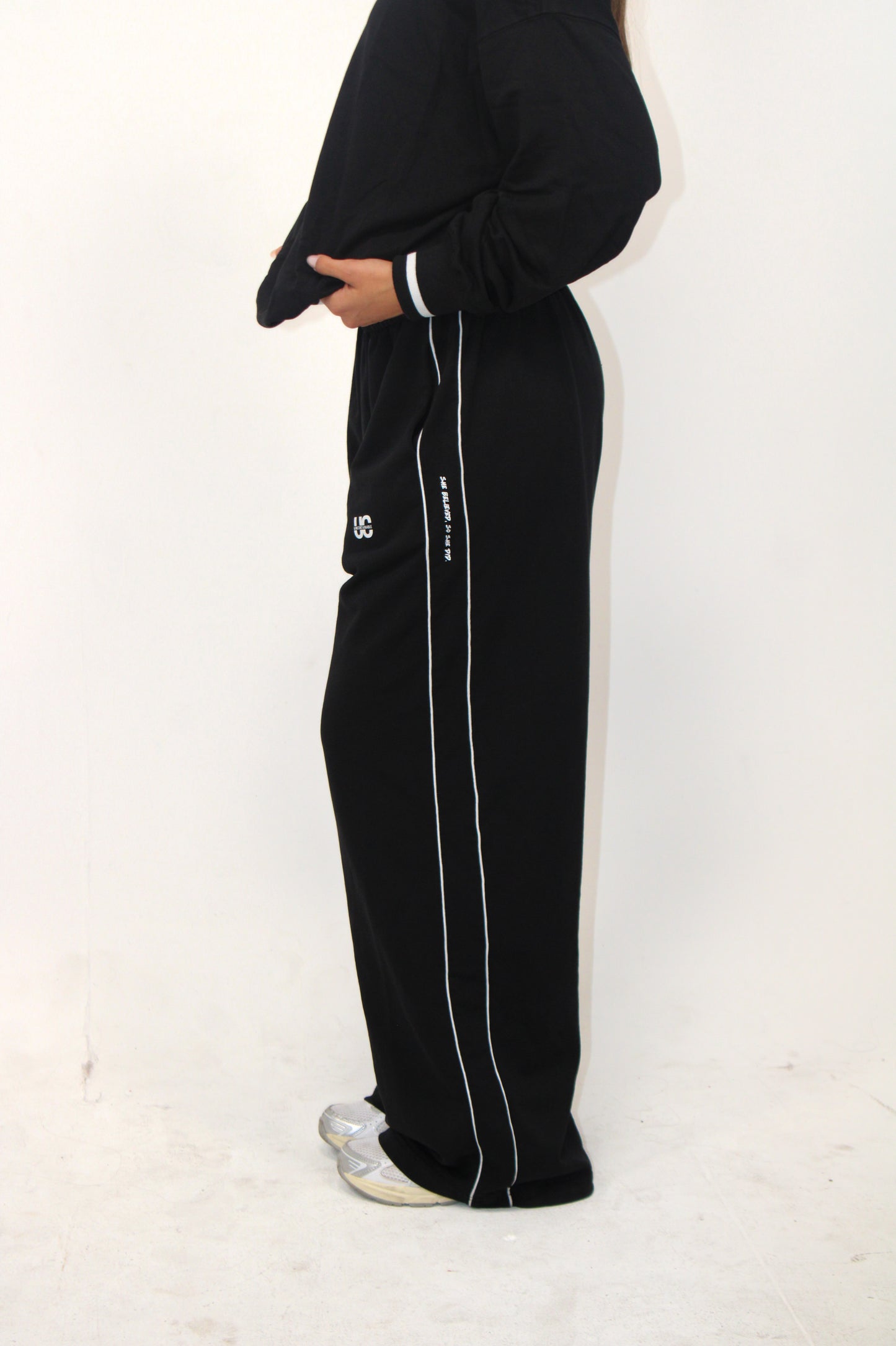 She Believed Wide-legged Sweatpants: Black 5 (PREORDER)