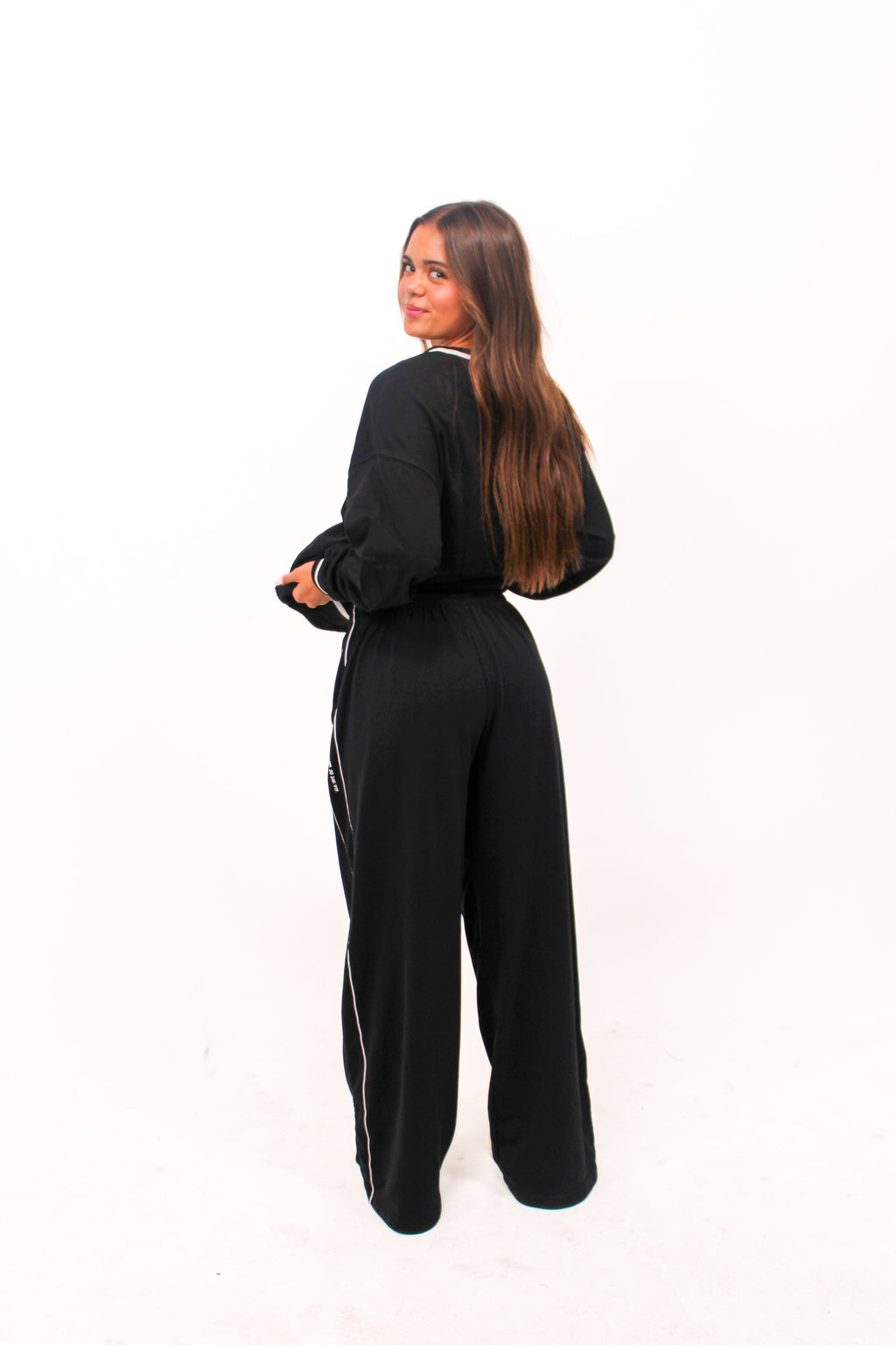 She Believed Pullover: Black